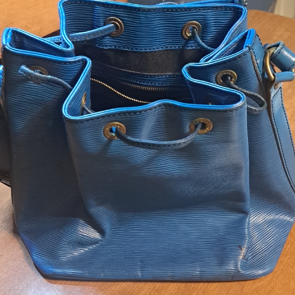 Louis VUITTON Paris Elegant Blue Women's Bag Made In France